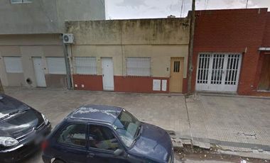 Casa en venta - 2 Dormitorios 1 Baño - 75Mts2 - La Plata