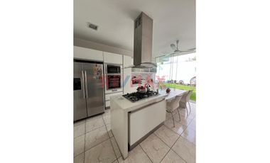Vive La Tranquilidad Que Tu Familia Merece! Amplios Ambientes, Jardin Y Todo Lo Que Necesitas Para Ser Feliz En La Molina.