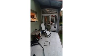 VENTA  CASA MINIMALISTA CON PEQUEÑA CABAÑA