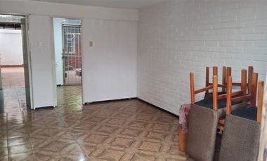 Casa en venta de 2 dorm. en La Florida