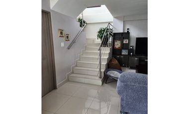 SE VENDE CASA DUPLEX EN COSTA VERDE ROLLING HILLS