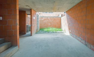 VENTA CASA DOS PISOS PALMIRA- LA NUEVA ITALIA. Cod V9293