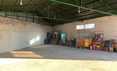 Gran terreno con Local Comercial en Victoria