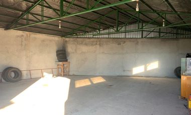 Gran terreno con Local Comercial en Victoria