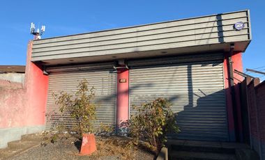 Gran terreno con Local Comercial en Victoria