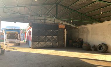 Gran terreno con Local Comercial en Victoria
