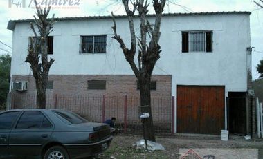 Amplia Casa y departamentos a Terminar - Esteban Echeverria, Monte Grande