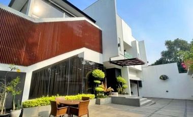 Rumah Good Quality Swimming Pool di Tebet Jakarta Selatan 8936-NV 0811111----