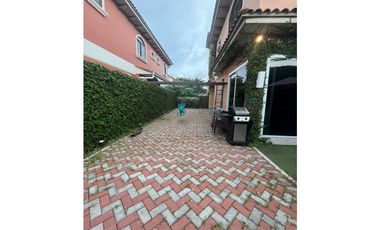 EL DORAL - VENDO O ALQUILO ESPECTACULAR CASA - COSTA SUR