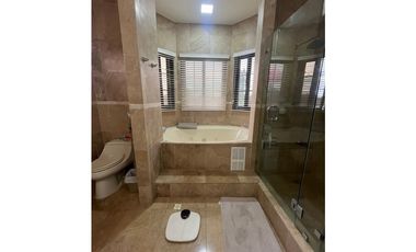 EL DORAL - VENDO O ALQUILO ESPECTACULAR CASA - COSTA SUR
