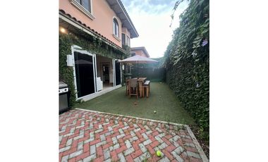 EL DORAL - VENDO O ALQUILO ESPECTACULAR CASA - COSTA SUR