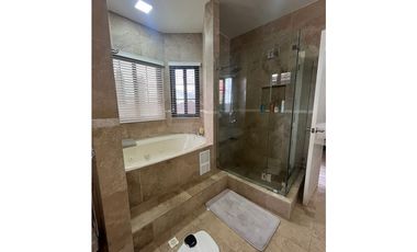 EL DORAL - VENDO O ALQUILO ESPECTACULAR CASA - COSTA SUR