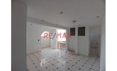 VENDO BONITO DEPARTAMENTO EN LAS MERCEDES.
Vendo Bonito Dpto. en Las Mercedes tercer piso más área de servicio y lavandería en cuarto piso.
Excelent