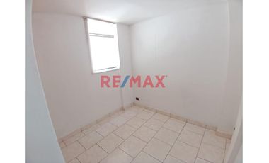 VENDO BONITO DEPARTAMENTO EN LAS MERCEDES.
Vendo Bonito Dpto. en Las Mercedes tercer piso más área de servicio y lavandería en cuarto piso.
Excelent