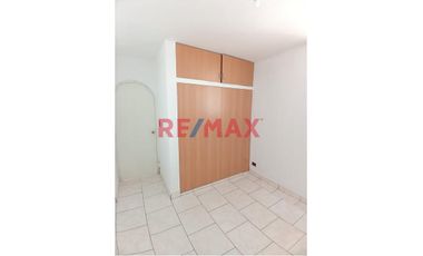 VENDO BONITO DEPARTAMENTO EN LAS MERCEDES.
Vendo Bonito Dpto. en Las Mercedes tercer piso más área de servicio y lavandería en cuarto piso.
Excelent