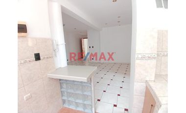 VENDO BONITO DEPARTAMENTO EN LAS MERCEDES.
Vendo Bonito Dpto. en Las Mercedes tercer piso más área de servicio y lavandería en cuarto piso.
Excelent