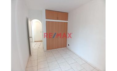 VENDO BONITO DEPARTAMENTO EN LAS MERCEDES.
Vendo Bonito Dpto. en Las Mercedes tercer piso más área de servicio y lavandería en cuarto piso.
Excelent
