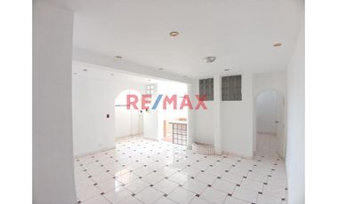 VENDO BONITO DEPARTAMENTO EN LAS MERCEDES.
Vendo Bonito Dpto. en Las Mercedes tercer piso más área de servicio y lavandería en cuarto piso.
Excelent