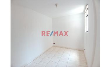 VENDO BONITO DEPARTAMENTO EN LAS MERCEDES.
Vendo Bonito Dpto. en Las Mercedes tercer piso más área de servicio y lavandería en cuarto piso.
Excelent