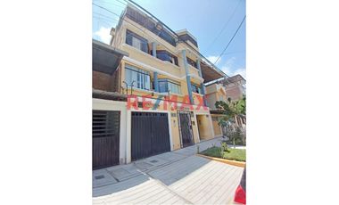 VENDO BONITO DEPARTAMENTO EN LAS MERCEDES.
Vendo Bonito Dpto. en Las Mercedes tercer piso más área de servicio y lavandería en cuarto piso.
Excelent