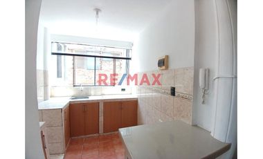 VENDO BONITO DEPARTAMENTO EN LAS MERCEDES.
Vendo Bonito Dpto. en Las Mercedes tercer piso más área de servicio y lavandería en cuarto piso.
Excelent