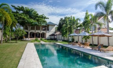 Spacious Villa on the side of the road near Senggigi, Lombok