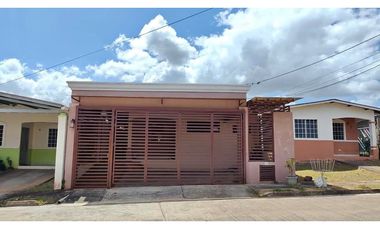 SE VENDE CASA EN BARRIO BALBOA - CHORRERA $105,000