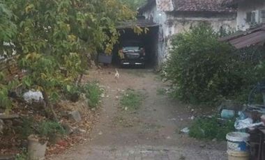 RUMAH TUA LUAS TEPI JALAN RAYA AKHMAD YANI PASURUAN