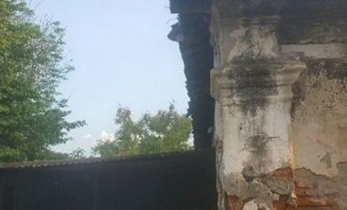 RUMAH TUA LUAS TEPI JALAN RAYA AKHMAD YANI PASURUAN