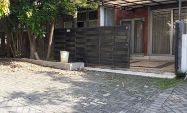 Rumah dijual BUTUH UANG, lokasi super strategis