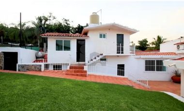 Casa en Venta en residencial del circuito del Lago, Tequesquitengo, Jojutla, Morelos.