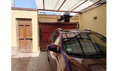 Casa De 3 Pisos | Lurín