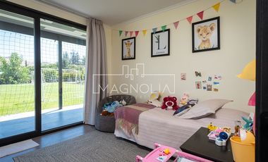 Casa en venta de 6 dorm. en Colina