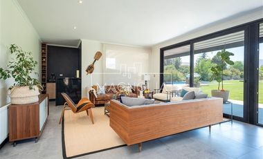 Casa en venta de 6 dorm. en Colina