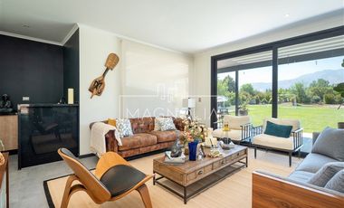 Casa en venta de 6 dorm. en Colina