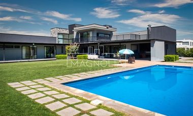 Casa en venta de 6 dorm. en Colina