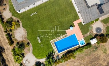 Casa en venta de 6 dorm. en Colina