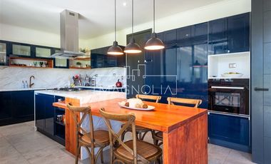 Casa en venta de 6 dorm. en Colina