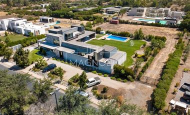 Casa en venta de 6 dorm. en Colina