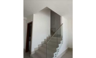 CASA EN SANTA MARIA GRAN OPORTUNIDAD TOWNHOME