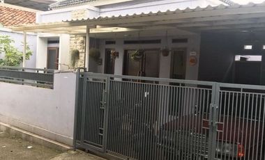 Rumah kota Cimahi , STRATEGIS dengan bonus minibar di CIMAHI Bandung