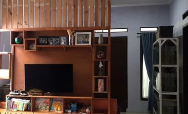 Rumah kota Cimahi , STRATEGIS dengan bonus minibar di CIMAHI Bandung
