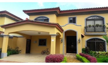 Se Vende Casa Dúplex en Costa Del Este $ 1.000---- AB