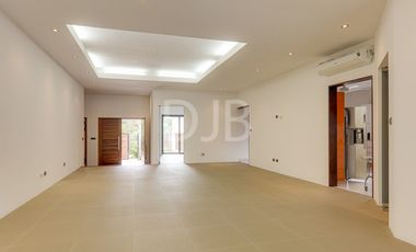 VENTA DE CASA CON PISCINA $975.000 #509