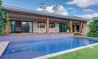 VENTA DE CASA CON PISCINA $975.000 #509