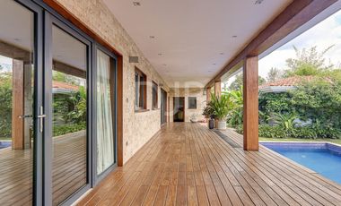 VENTA DE CASA CON PISCINA $975.000 #509
