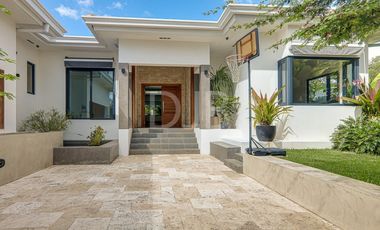 VENTA DE CASA CON PISCINA $975.000 #509