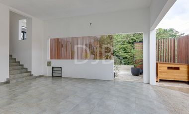 VENTA DE CASA CON PISCINA $975.000 #509