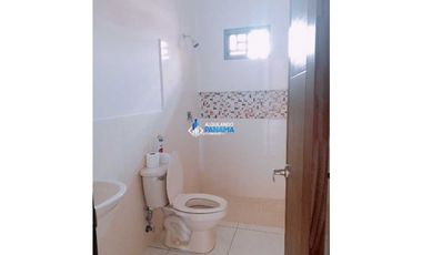 Se alquila casa semi amoblada en Balmoral, Algarrobos, negociable!