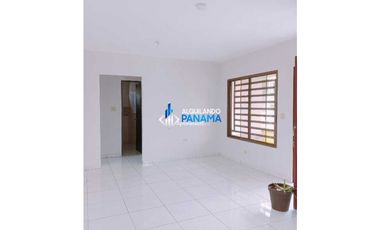Se alquila casa semi amoblada en Balmoral, Algarrobos, negociable!